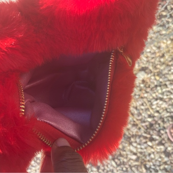 Fluffy red heart shaped purse with gold chain. - Picture 5 of 5